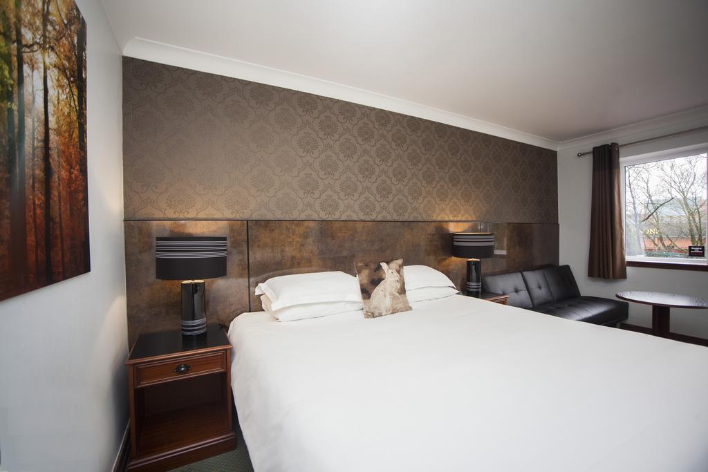 אולדהאם The Victoria Hotel Manchester By Compass Hospitality מראה חיצוני תמונה