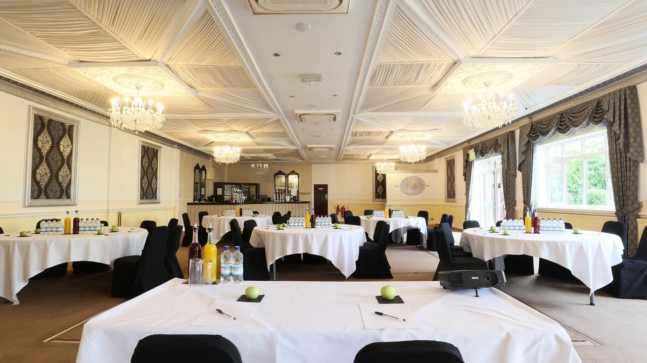 אולדהאם The Victoria Hotel Manchester By Compass Hospitality מראה חיצוני תמונה